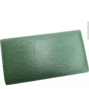646154H V Louis Vuitton Wallet Long Porte Tresor
International Green Epi